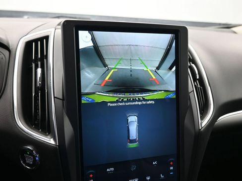 Used 2024 Ford Edge Titanium image 18