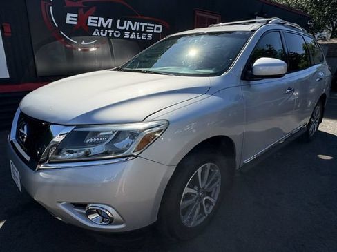 Used 2013 Nissan Pathfinder SL w/ SL Premium Pkg AWD/4WD image 2