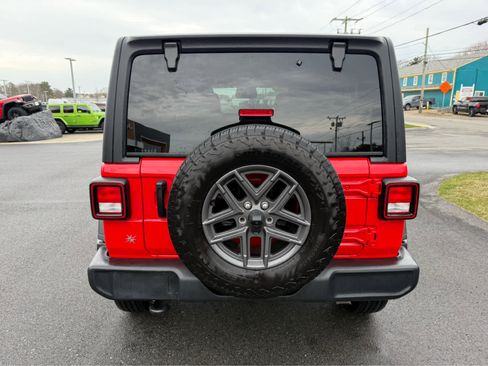 Used 2025 Jeep Wrangler Sport S image 7