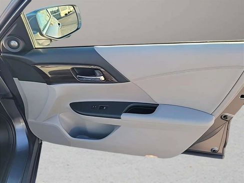 Used 2017 Honda Accord EX-L image 27