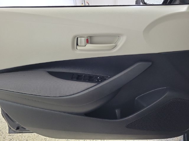 Used 2025 Toyota Corolla LE w/ Convenience Package FWD image 21