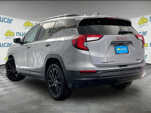 Used 2024 GMC Terrain SLT w/ Elevation Edition image 4