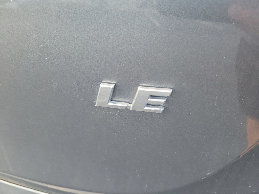 Used 2018 Toyota RAV4 LE FWD image 14