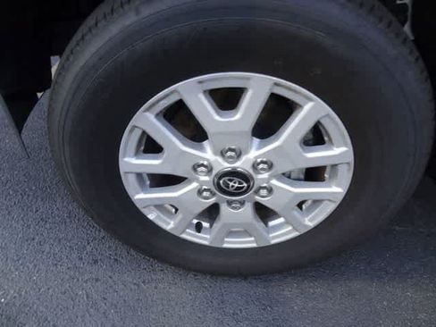 Used 2025 Toyota Tacoma SR5 AWD/4WD image 14
