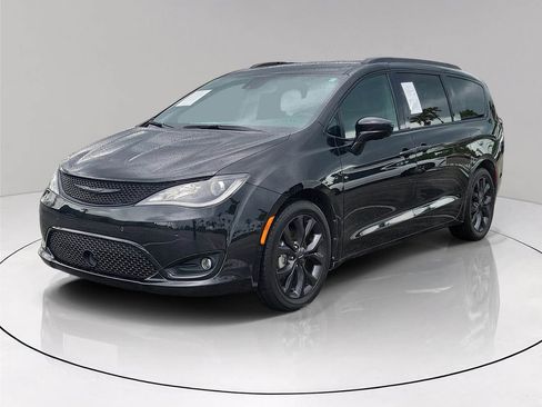 Used 2020 Chrysler Pacifica Touring w/ Advanced Safetytec Group image 3