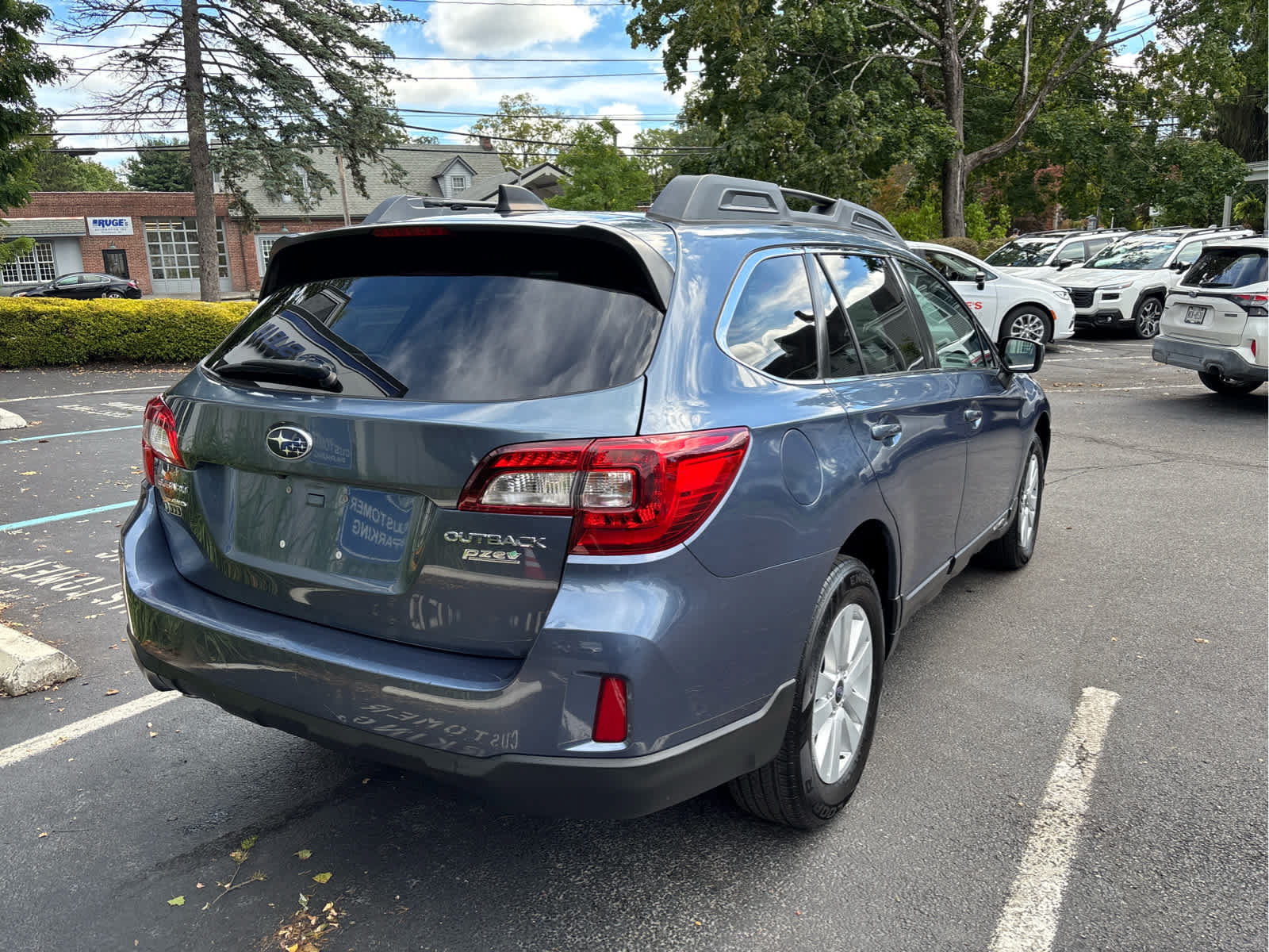 Used 2016 Subaru Outback 2.5i Premium AWD/4WD image 3