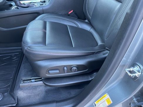 Used 2023 Chevrolet Traverse RS image 13