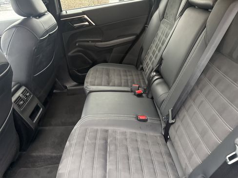 Used 2024 Mitsubishi Outlander SE image 13