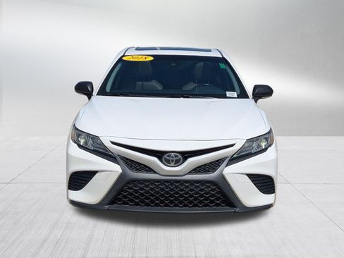 Used 2018 Toyota Camry SE w/ Moonroof Package FWD image 8