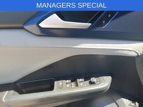 Used 2023 Volkswagen Taos SE w/ Panoramic Sunroof Package FWD image 7