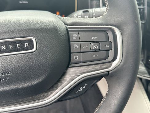 Used 2024 Jeep Wagoneer Series III w/ Premium Group I image 28