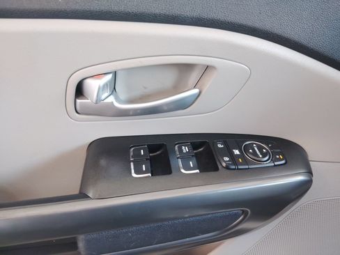 Used 2019 Kia Sedona LX FWD image 24