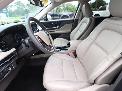 Used 2022 Lincoln Corsair FWD image 2
