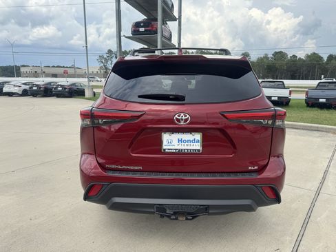 Used 2022 Toyota Highlander XLE FWD image 7
