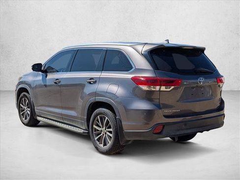 Used 2019 Toyota Highlander XLE image 4