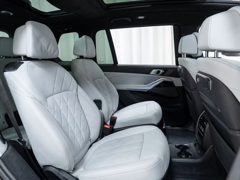 Certified 2024 BMW X7 xDrive40i w/ Executive Package image 24