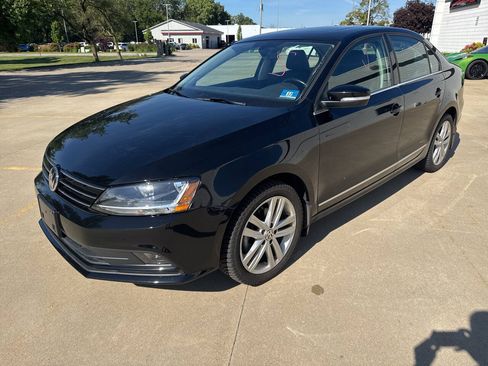 Used 2017 Volkswagen Jetta SEL Premium FWD image 1