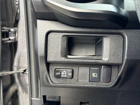 Used 2018 Toyota Tacoma SR RWD image 31