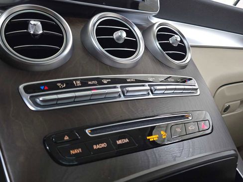 Used 2019 Mercedes-Benz GLC 300 4MATIC image 33