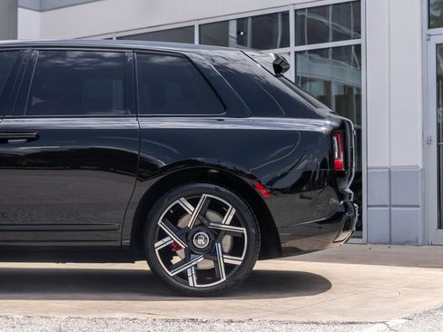 Certified 2025 Rolls-Royce Cullinan Black Badge w/ Leather Finishing Pack AWD/4WD image 16
