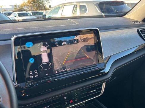 Used 2025 Volkswagen Atlas Cross Sport SE image 17