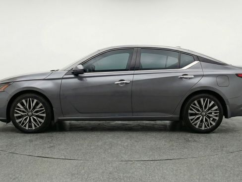 Used 2025 Nissan Altima 2.5 SV image 5