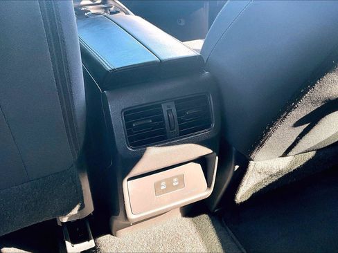 Used 2025 Nissan Rogue SV AWD/4WD image 10