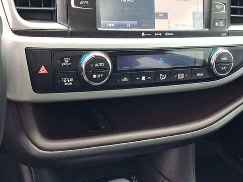 Used 2019 Toyota Highlander XLE AWD/4WD image 15