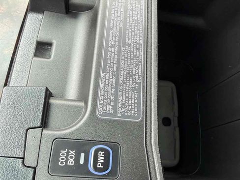 Used 2015 Toyota Land Cruiser image 32