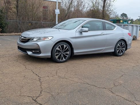 Used 2017 Honda Accord EX-L image 8