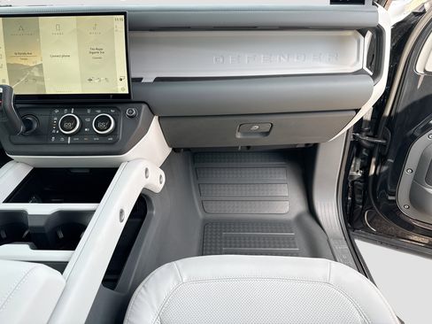 New 2026 Land Rover Defender 110 X-Dynamic SE AWD/4WD image 18