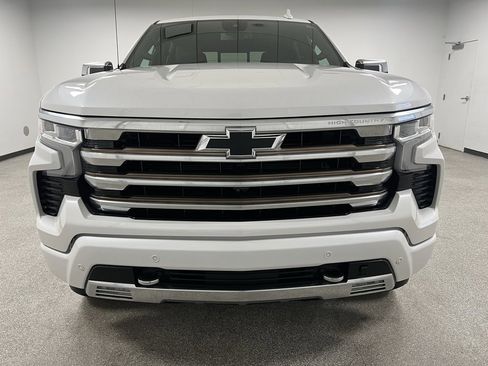 Used 2022 Chevrolet Silverado 1500 High Country image 3