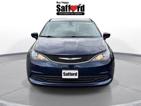 Used 2017 Chrysler Pacifica Touring image 7