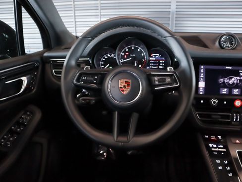 Certified 2026 Porsche Macan AWD/4WD image 15