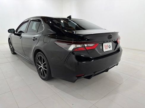 Used 2022 Toyota Camry SE w/ Cold Weather Package AWD/4WD image 3