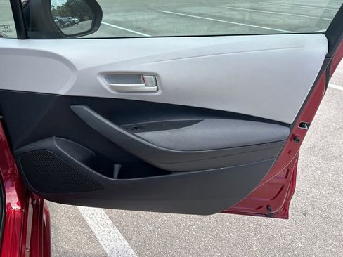 Used 2022 Toyota Corolla LE FWD image 39