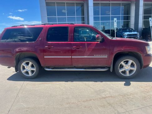 Used 2011 Chevrolet Suburban LT w/ Luxury Package AWD/4WD image 2