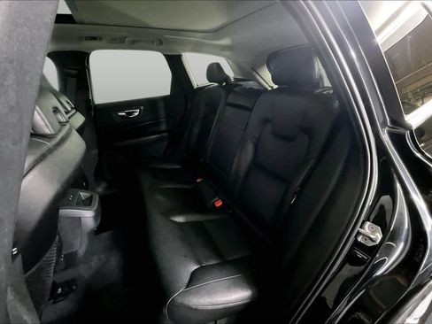 Used 2019 Volvo XC60 T5 Momentum w/ Premium Package AWD/4WD image 21