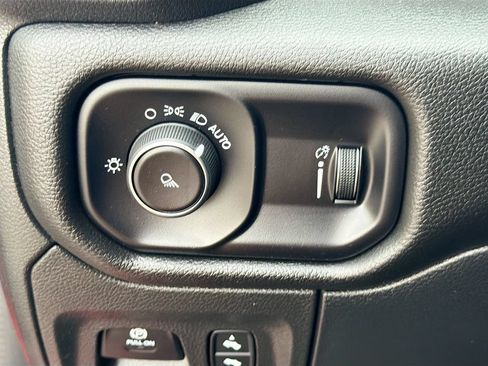 Used 2023 RAM 1500 Laramie AWD/4WD image 33