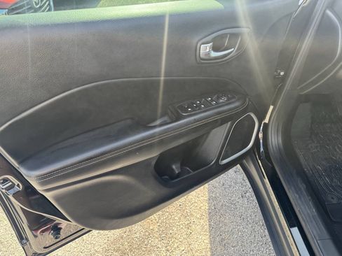 Used 2018 Jeep Compass Latitude w/ Safe & Security Group FWD image 12