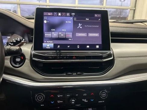 Used 2022 Jeep Compass Limited image 17