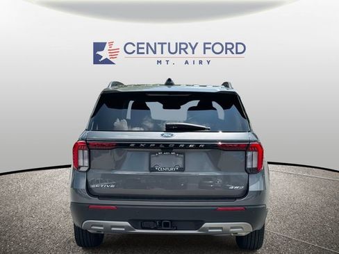 Used 2025 Ford Explorer Active w/ Active Comfort Package image 4
