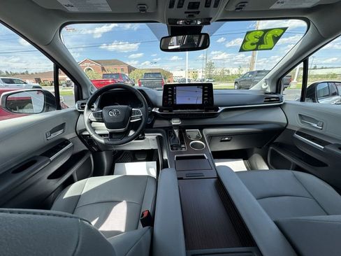Used 2023 Toyota Sienna XLE w/ XLE Plus Package image 10