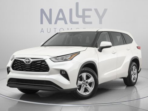Used 2021 Toyota Highlander L FWD image 9