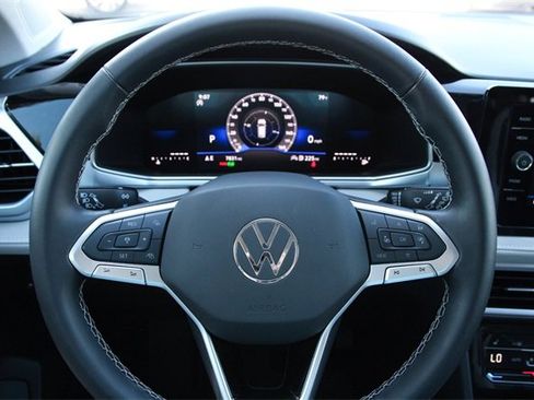 Certified 2025 Volkswagen Taos SE image 14