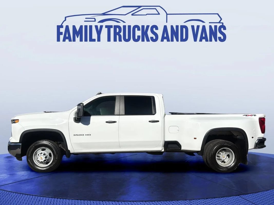 Used 2025 Chevrolet Silverado 3500 W/T AWD/4WD image 2