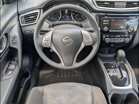 Used 2016 Nissan Rogue SV FWD image 8