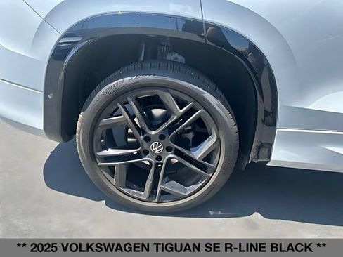 Used 2025 Volkswagen Tiguan SE R-Line AWD/4WD image 12