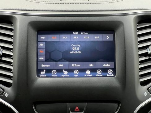 Used 2019 Jeep Cherokee Latitude Plus w/ Comfort/Convenience Group FWD image 23