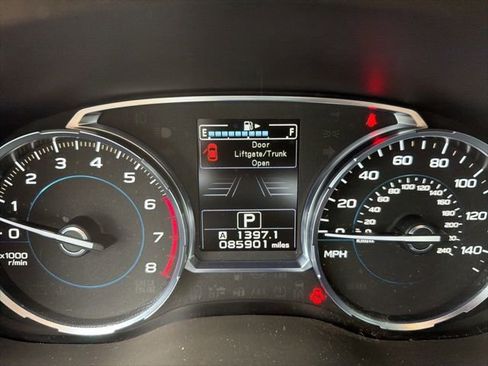 Used 2018 Subaru Forester 2.5i Touring AWD/4WD image 9